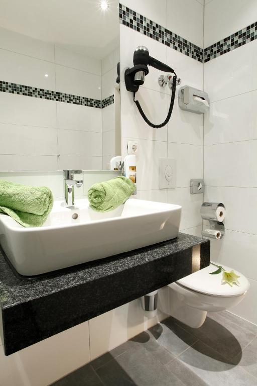 Hotel Warsteinerhof By Centro Comfort Köln